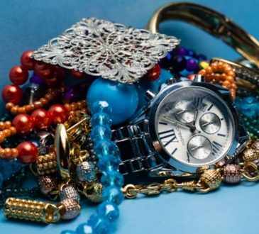 Versatile Accessories That Transform Your Wardrobe Fast