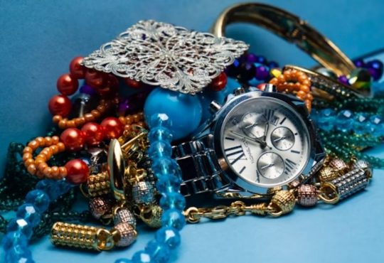 Versatile Accessories That Transform Your Wardrobe Fast