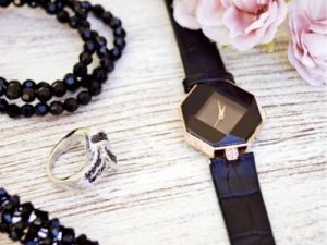 Versatile Accessories That Transform Your Wardrobe Fast